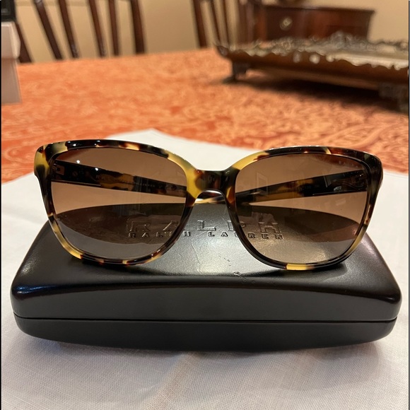Ralph Lauren Accessories - Like new Ralph  Lauren sunglasses